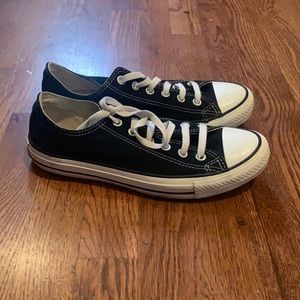 Women’s size 9 black converse in used condition